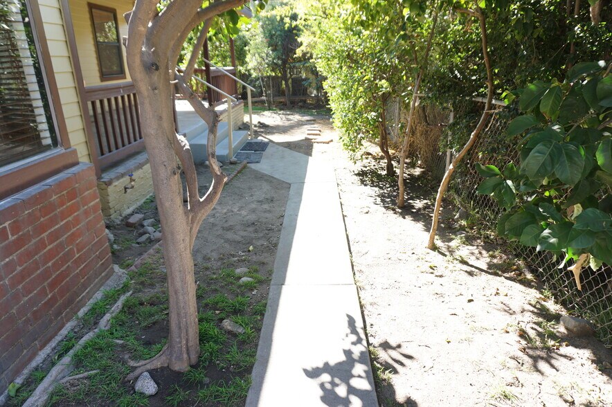 Building Photo - 3948 Pennsylvania Ave