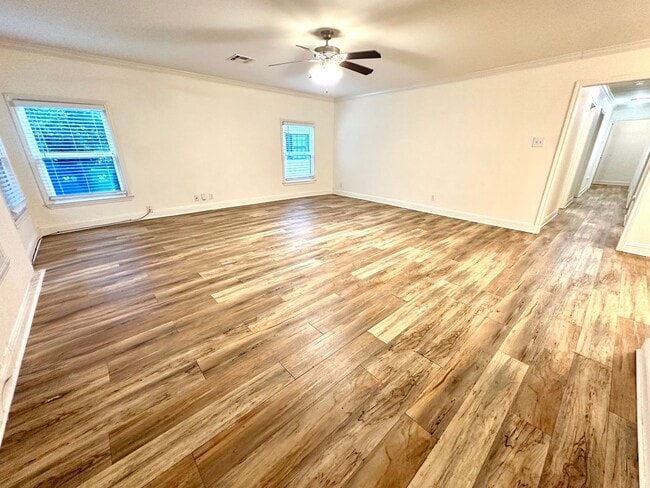 Building Photo - **Application Received ** Available Now! Charming 4-Bedroom Home with Modern Kitchen & Spacious B...
