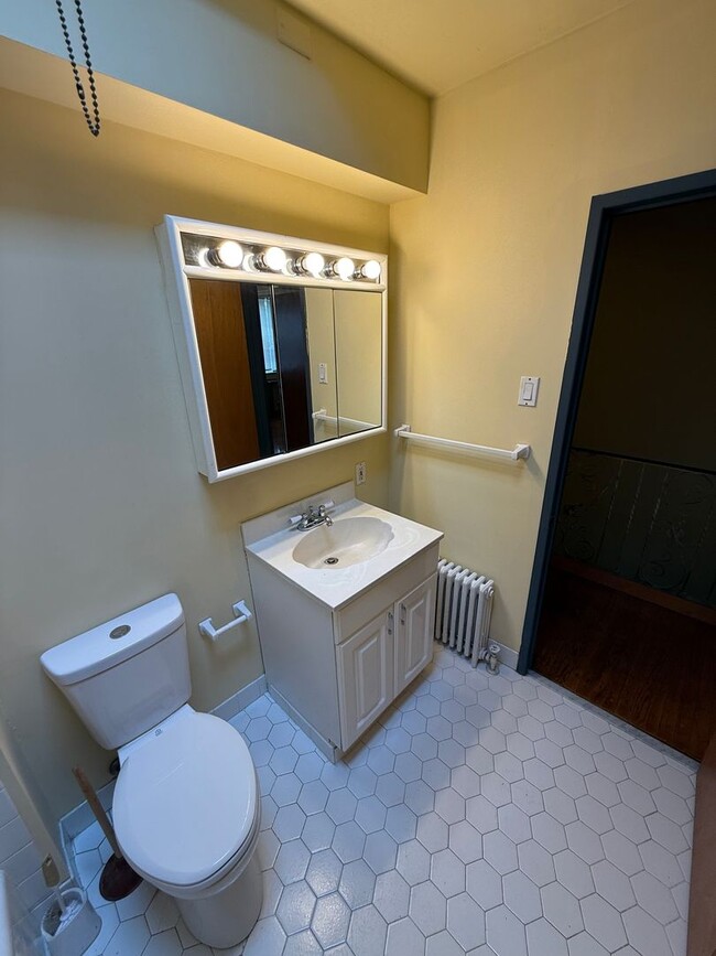 Building Photo - Wonderful Southwest Philadelphia Townhome