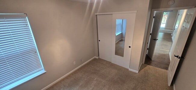 Building Photo - Quiet Cul-De-Sac Living Near Park