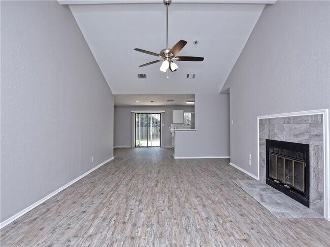 Building Photo - 802 Primrose Ln