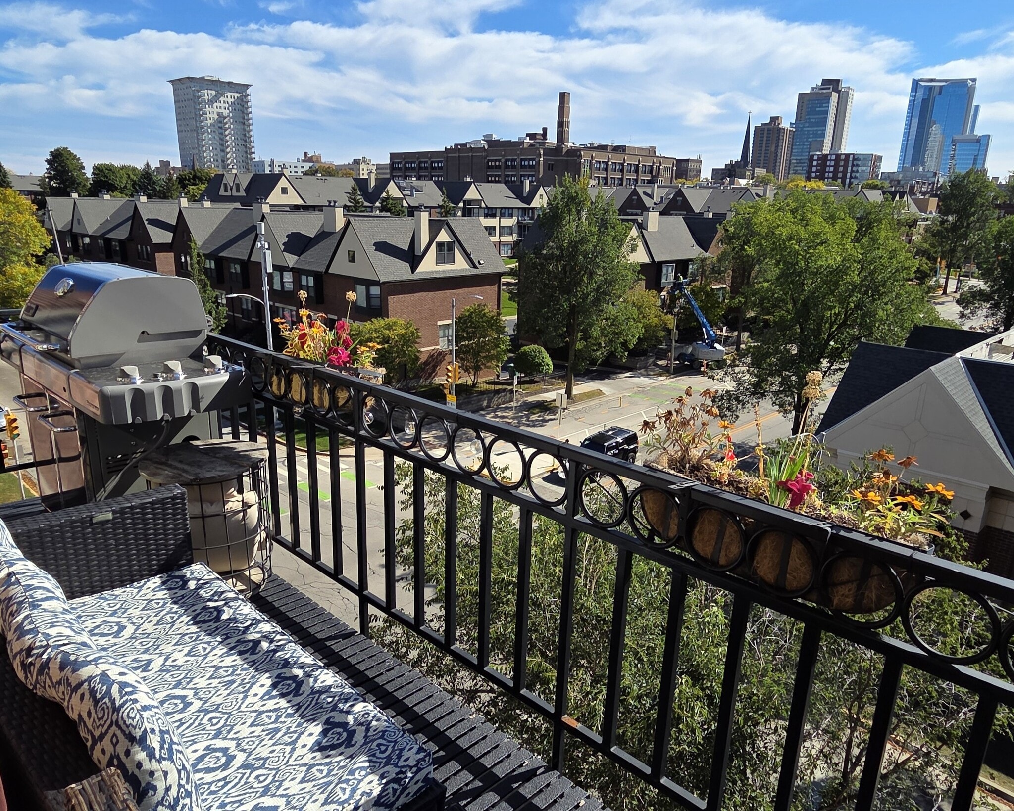 Building Photo - 1515 N Van Buren St