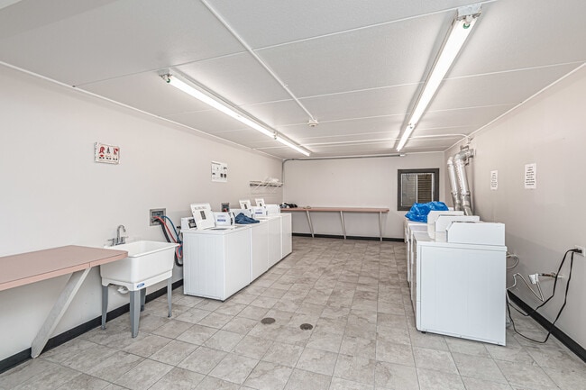 Building Photo - 1255 N Sterling Ave