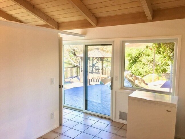 Building Photo - **AVAILABLE NOW**