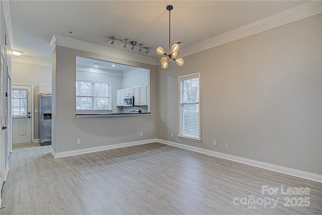 Building Photo - 1553 Pecan Ave