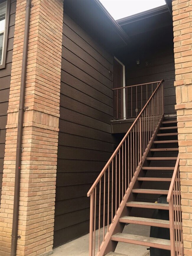 Building Photo - 201 Martingale