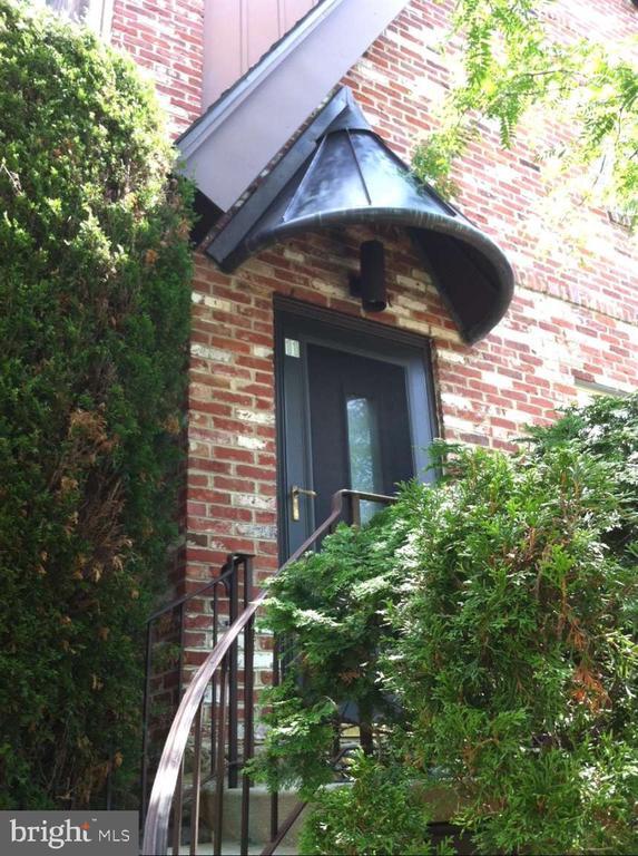 Building Photo - 8 Rex Ave