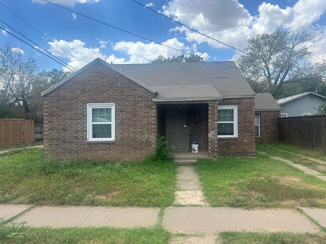 Primary Photo - 3 Bed 1 Bath Near Texas Tech