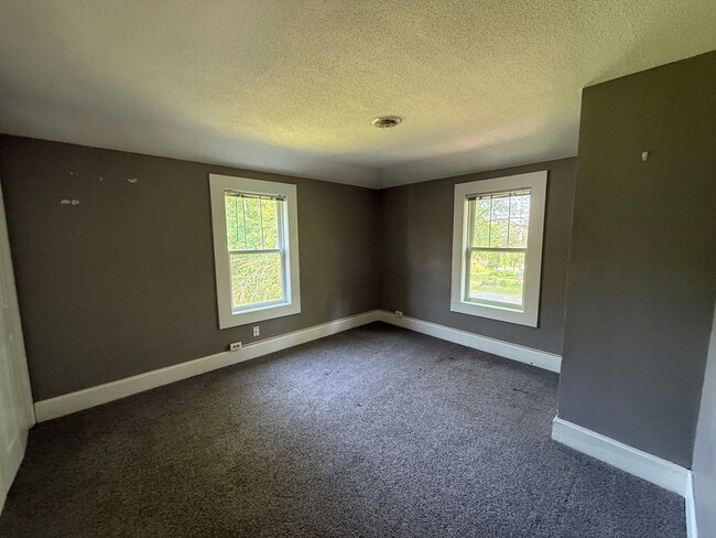 Building Photo - Charming 3-Bedroom Single Family Home in C...