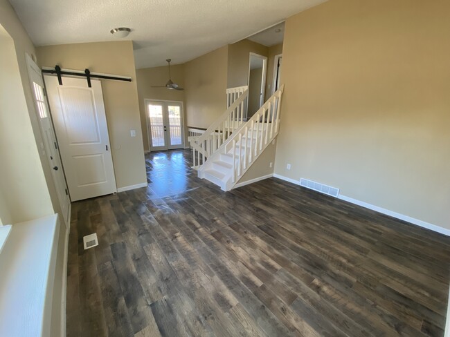 Main-level living room - 3955 Glenhurst St