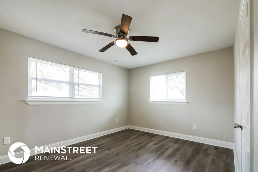 Building Photo - 309 E Huitt Ln