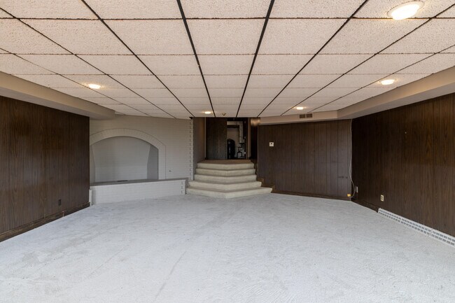 Building Photo - 1240 E Donges Ct