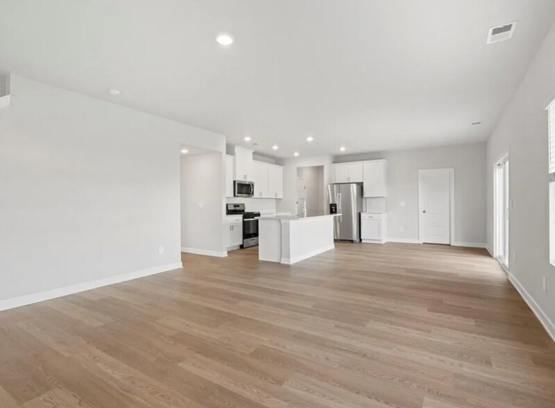 Building Photo - 527 Ward Wilson Trl