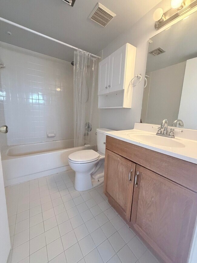 Building Photo - 3725 Village Dr