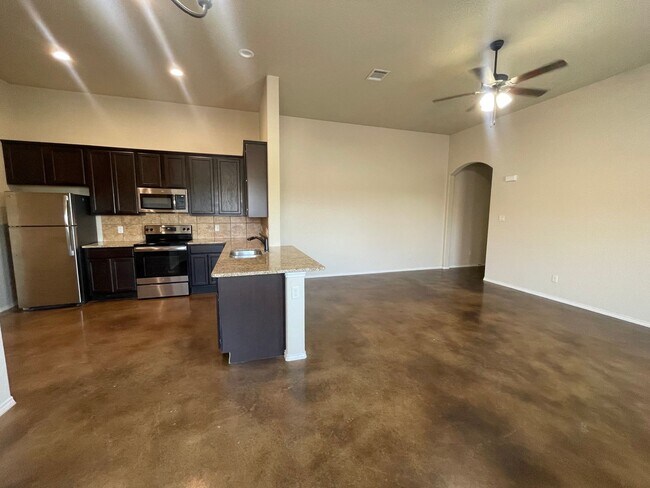 Building Photo - Luxury Duplex in New Braunfels, TX!