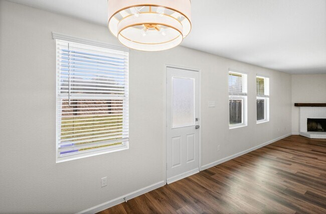 Building Photo - 2140 Hacienda Ct