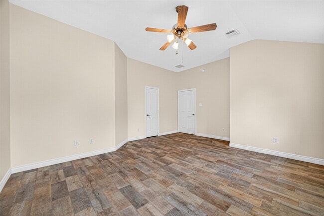 Building Photo - 23914 Glengate Dr