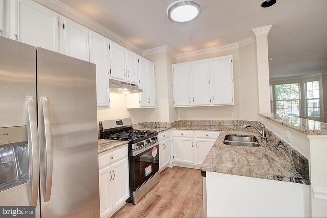 Building Photo - 8864 Briarcliff Ln