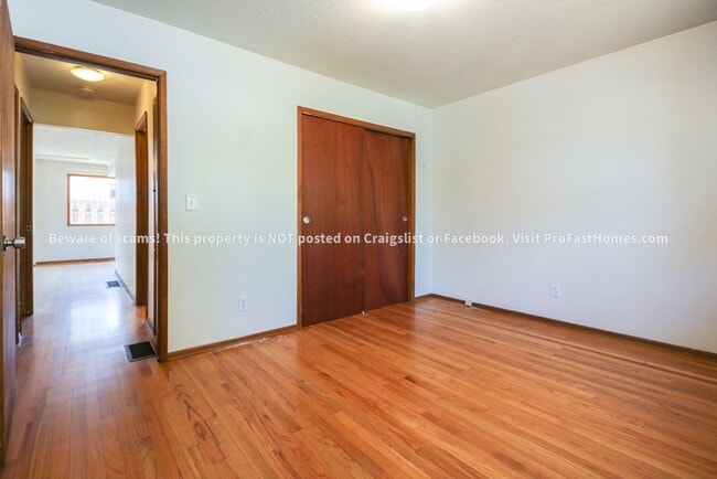 Building Photo - 5903 NE 30th Ave