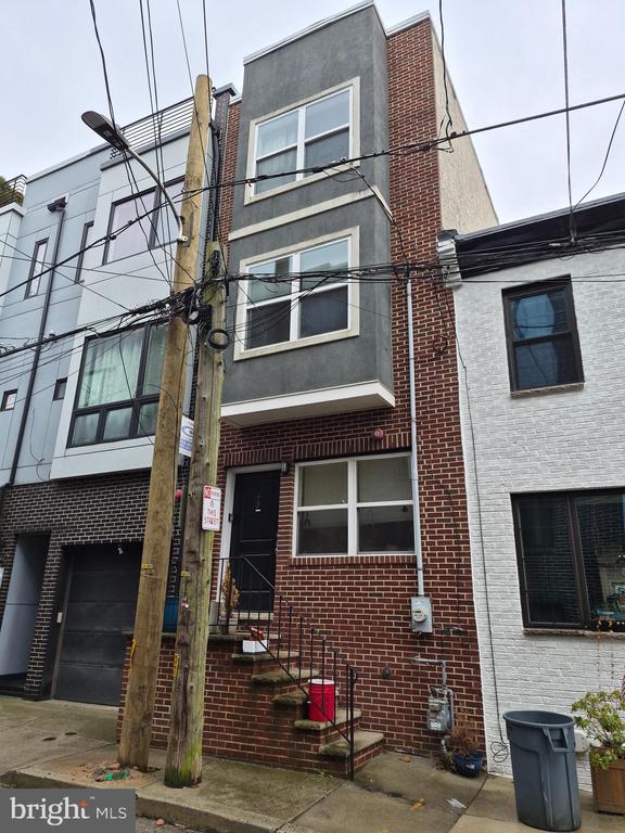Building Photo - 2544 Montrose St