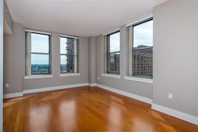 Building Photo - 314 N Broadway