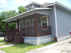 Building Photo - 2320 Chapman St