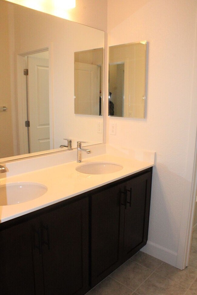 Building Photo - ***PENDING*** 4 Bedroom / 3 Bath House with Solar in San Marco Community-Close to Bart!