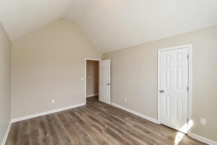 Building Photo - 146 Edison Dr