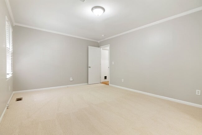 Building Photo - Renovated 3 Bed Ranch Style with large Fenced-in yard!