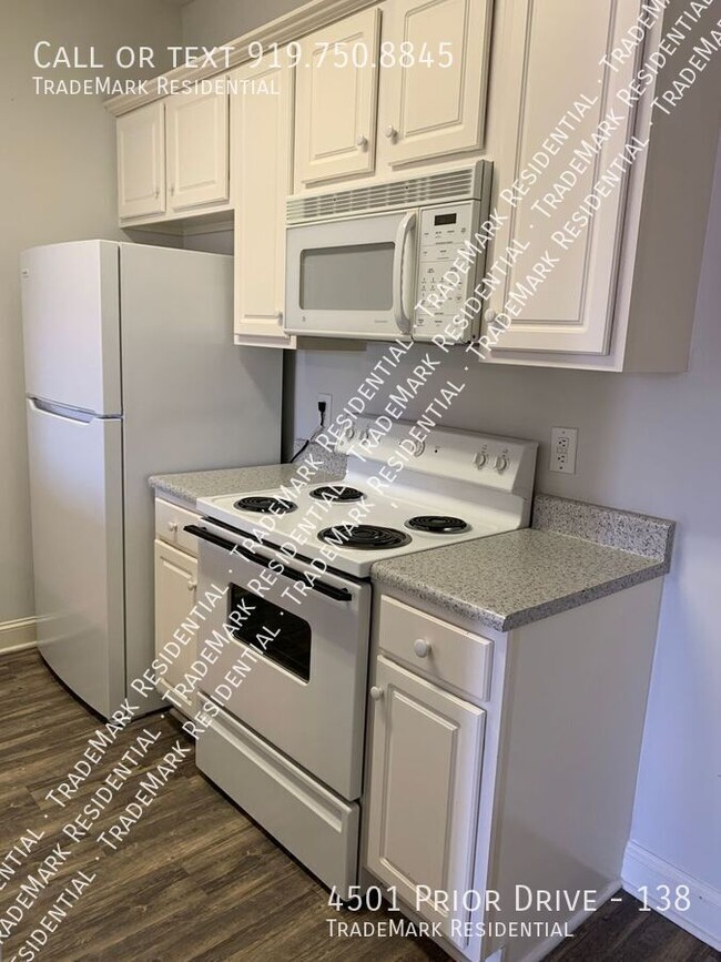 Building Photo - 1 Bedroom 1.5 Bathroom Townhouse Style Apa...