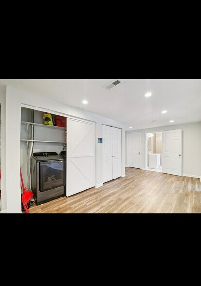 Building Photo - 1605 Airport Ln