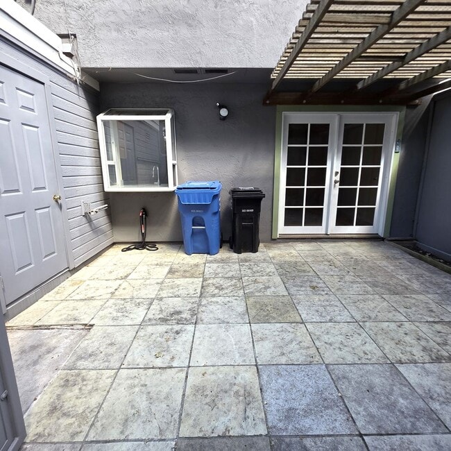 Building Photo - Cute 3BD/1.5BA Townhome with Great Commute location in Danville