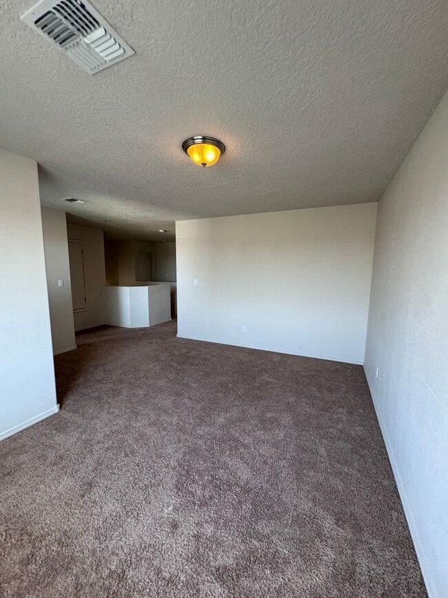 Building Photo - 4 bed home available now!