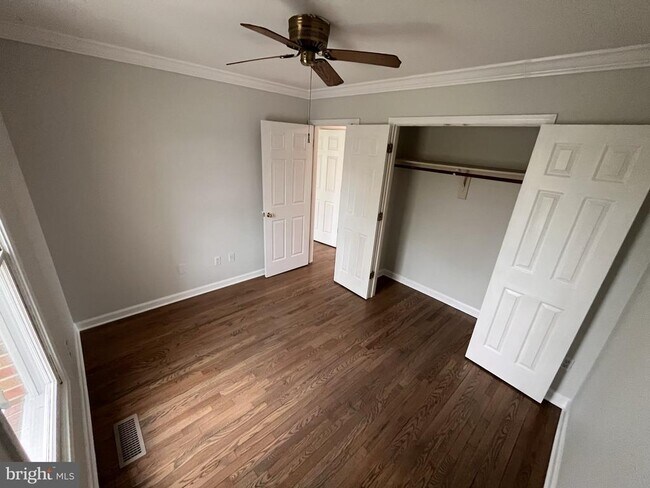 Building Photo - 3762 Farmland Dr