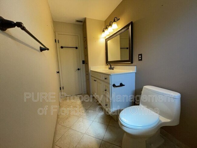 Building Photo - 4211 SW 6th Ave