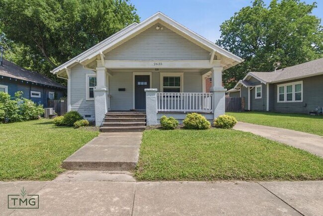 Building Photo - Classic Charm With All New Amenities 3/2 House!