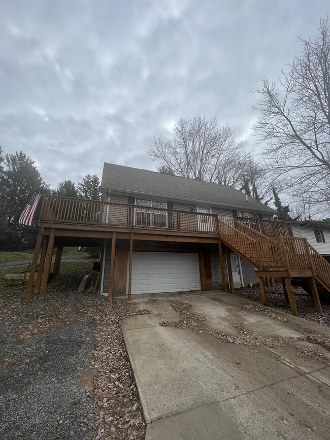 Building Photo - 1054 Ridgeway Ave