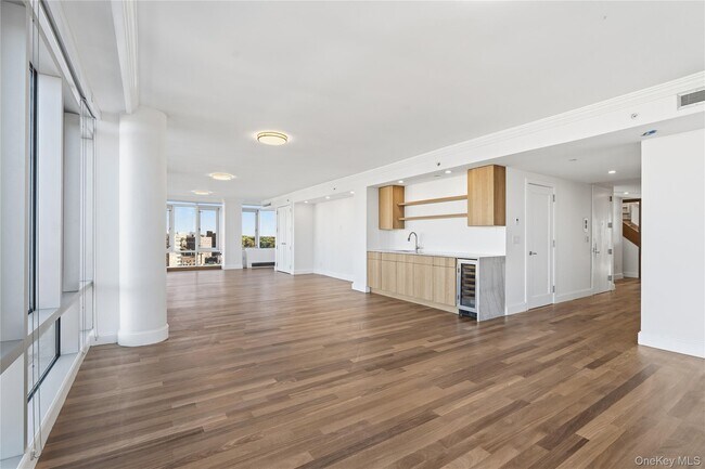 Building Photo - 3220 Arlington Ave