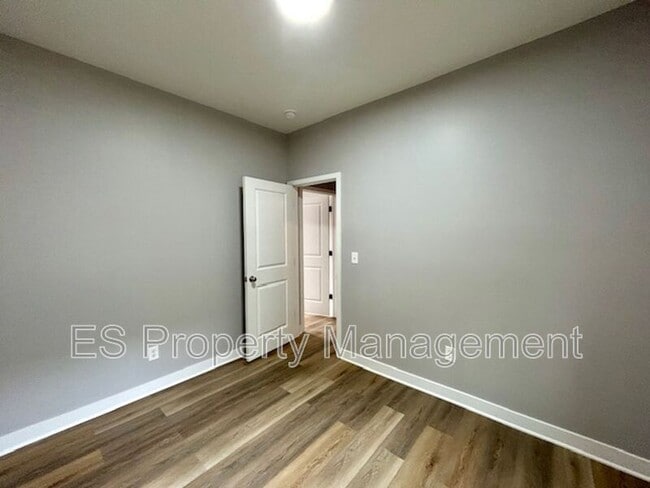 Building Photo - 321 N Kealing Ave