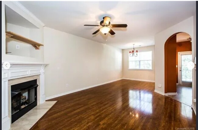 Building Photo - 14723 Lions Paw St