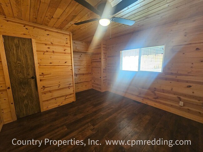 Building Photo - Country Living with 4 Bedrooms plus an Office!