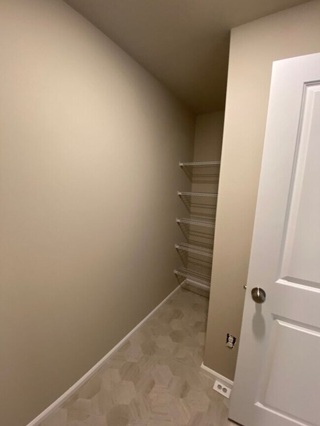 Building Photo - Spacious, modern 5-bed, 2.75-bath in sought-after Daisy Crossing Community in Sultan