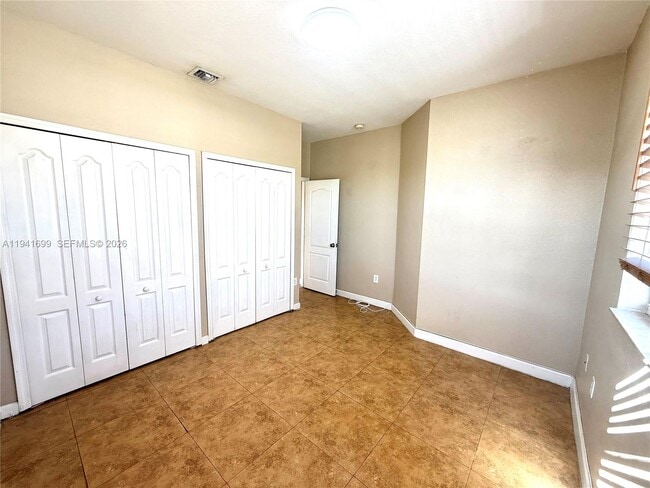 Building Photo - 1656 SE 29th Ct