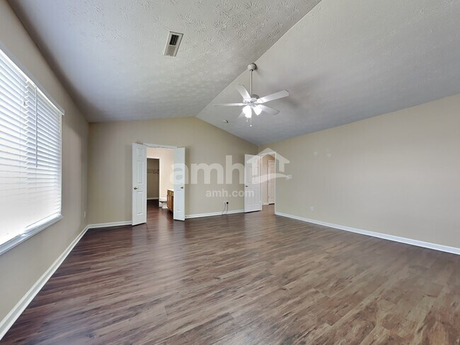 Building Photo - 32 Ascot Glen Dr