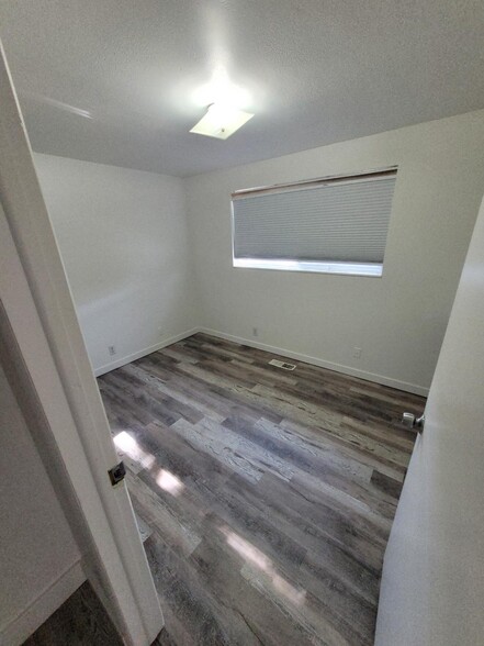 Upstairs looking into the master bedroom - 776 E 400 N