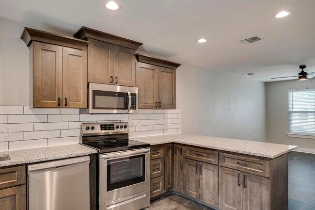Building Photo - 349-wr