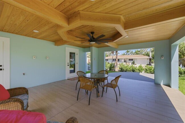 Building Photo - 115 Aqua Ln