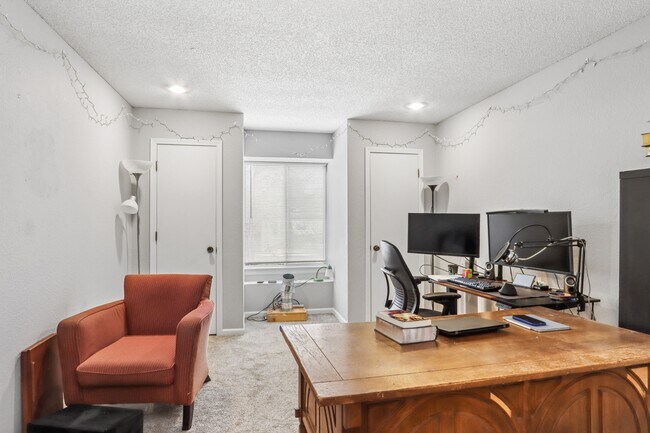 Building Photo - 8927 Hauser St