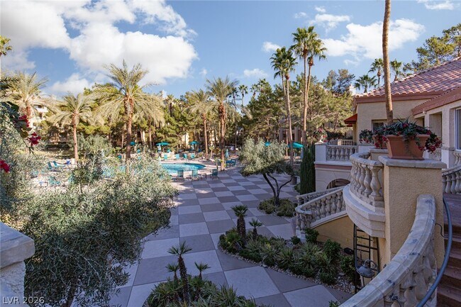 Building Photo - 210 E Flamingo Rd