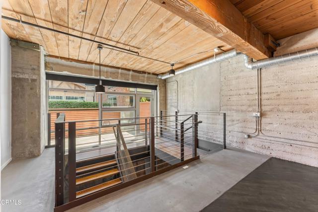 Building Photo - 530 S Hewitt St